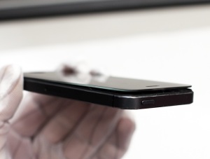 Отходит стекло на iphone 5s - что делать